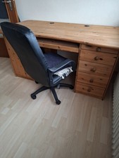 Schreibtisch gelaugt geölt.